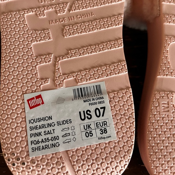 NWT Fitflop Pink Salt Shearling Slides - Picture 3 of 4